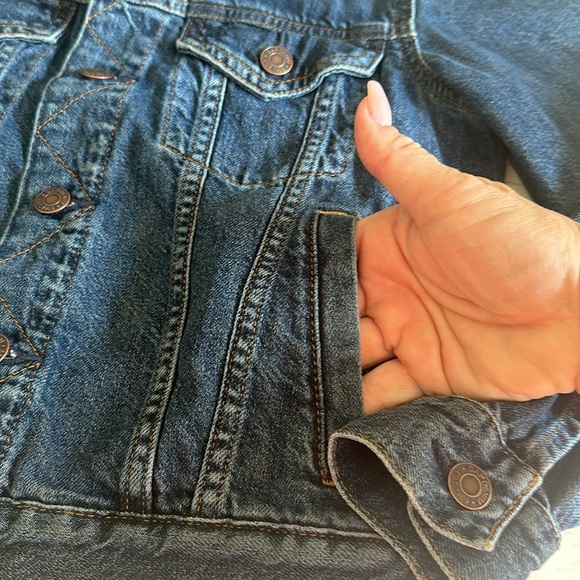 Size medium youth(8-10) boys or girls, Jean jacket, dark denim, like new - Picture 4 of 7